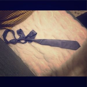 Lavin tie